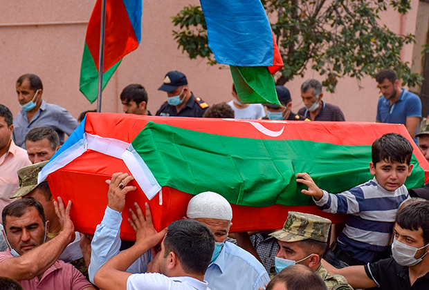 Похороны солдата Вугара Садыгова в селе Юхары Гёйджали Агстафинского района, Азербайджан