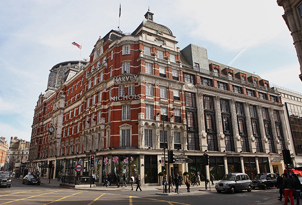 Здание универмага Harvey Nichols в Лондоне, 2011 год