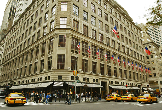 Здание универмага Saks Fifth Avenue, Нью-Йорк, 2003 год
