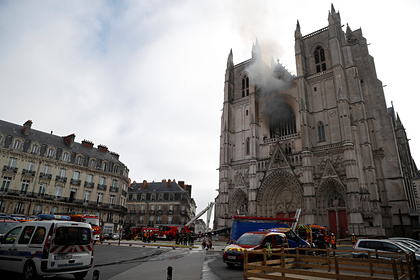 Подозреваемого по делу о пожаре в соборе XV века во Франции задержали