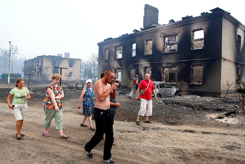 Жители деревни Моховое после пожара