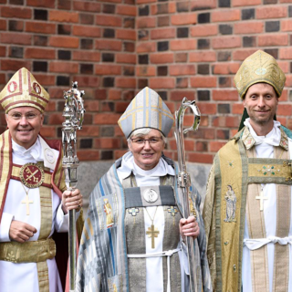  Антье Якелен (в центре) архиепискописса Упсалы и глава Церкви Швеции