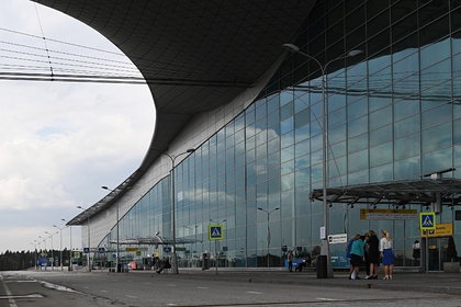 Бензовоз протаранил самолет в российском аэропорту
