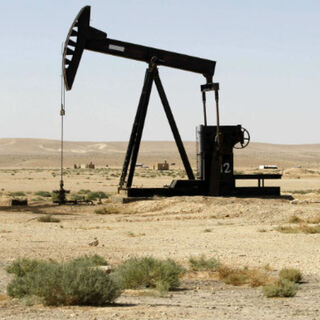 Нефтяная вышка в Ракке 