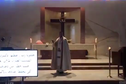 Появилось видео церковной службы во время взрыва в Ливане