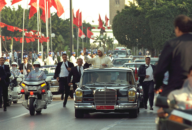 Король Марокко Мухаммед VI подъезжает к парламенту, 1999 год