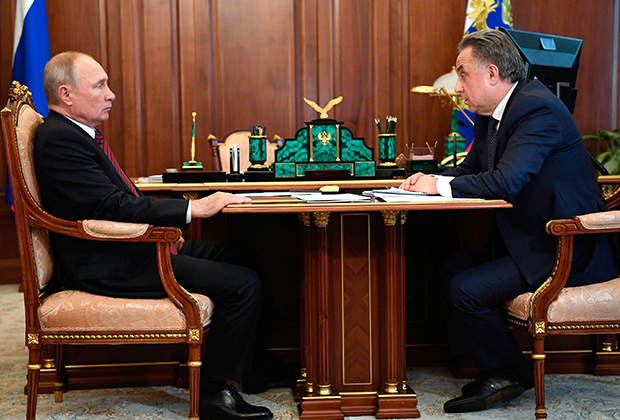 Президент РФ Владимир Путин и генеральный директор АО «ДОМ.РФ» Виталий Мутко