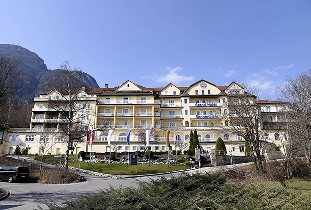 Отель Grand Hotel Sonnenbichl, где Вачиралонгкорн провел карантин в окружении наложниц
