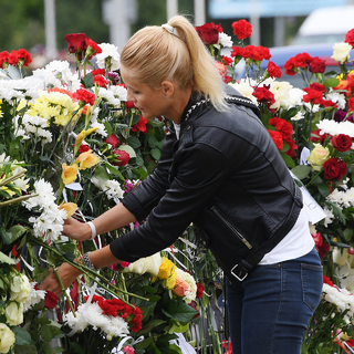 Цветы на месте гибели участника акции протеста в Минске