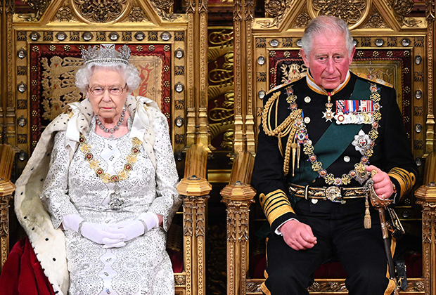 Королева Елизавета II и ее старший сын, наследник престола принц Чарльз, 2019 год