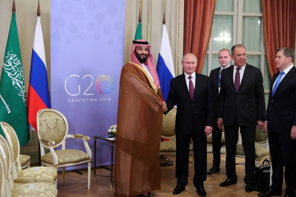 Наследный принц Саудовской Аравии Мухаммед бин Салман и президент России Владимир Путин во время встречи на саммите G20 в Буэнос-Айресе