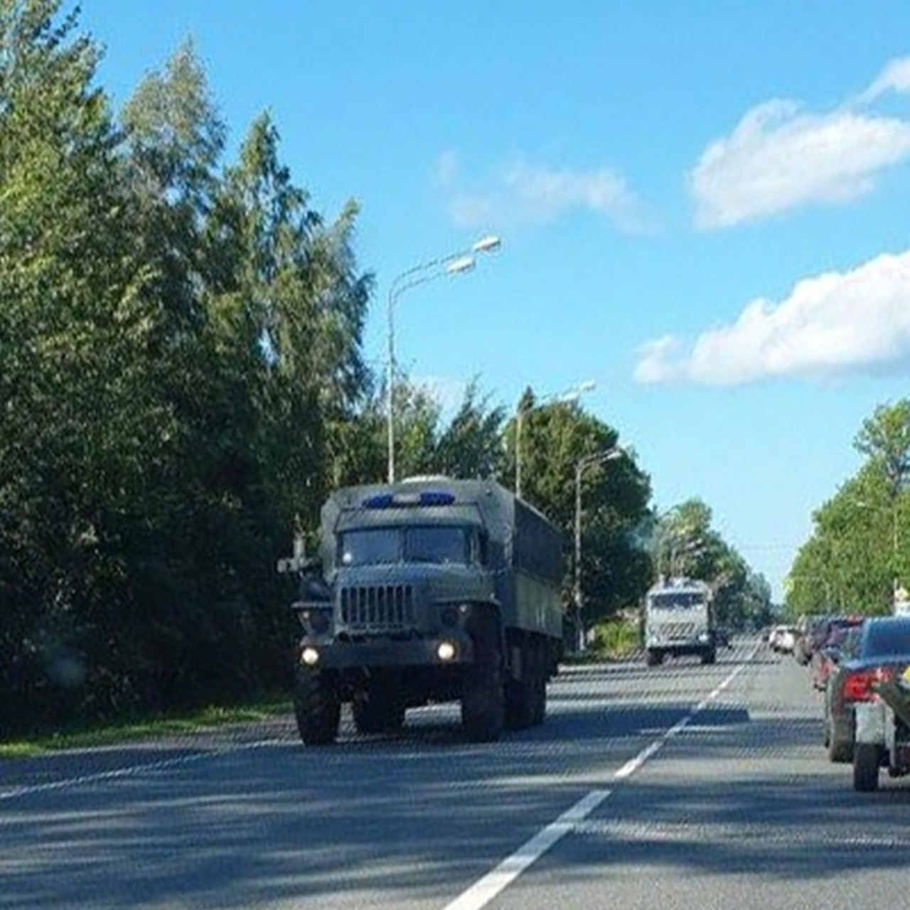 В Минобороны России опровергли перемещение грузовиков к границе Белоруссии:  Общество: Россия: Lenta.ru