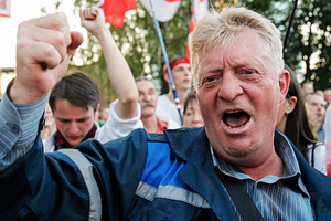 «Наши зарплаты — пули ОМОНа» Что происходит на митингах против Лукашенко, куда вышли работники главных заводов Белоруссии