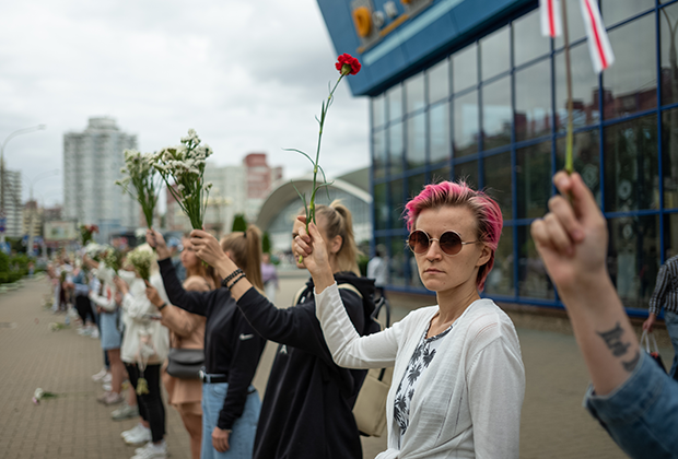 Первая «цепь солидарности» в Минске, 12 августа