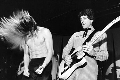 Умер бывший гитарист Red Hot Chili Peppers Джек Шерман