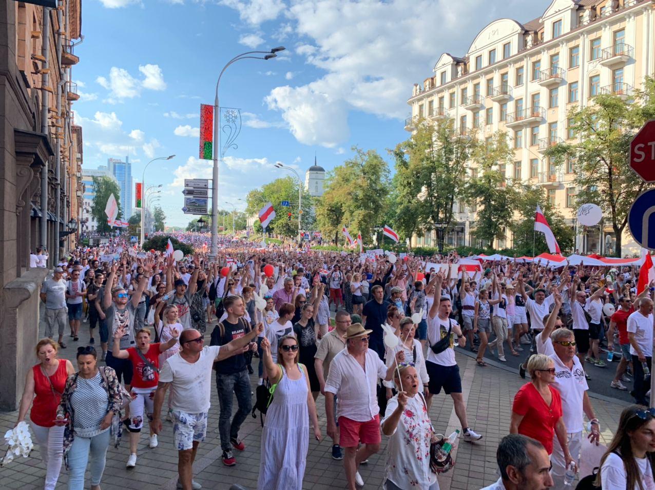 Мы будем стоять до конца!» Участники митингов за и против Лукашенко — о  своих целях, страхах и надеждах: Белоруссия: Бывший СССР: Lenta.ru