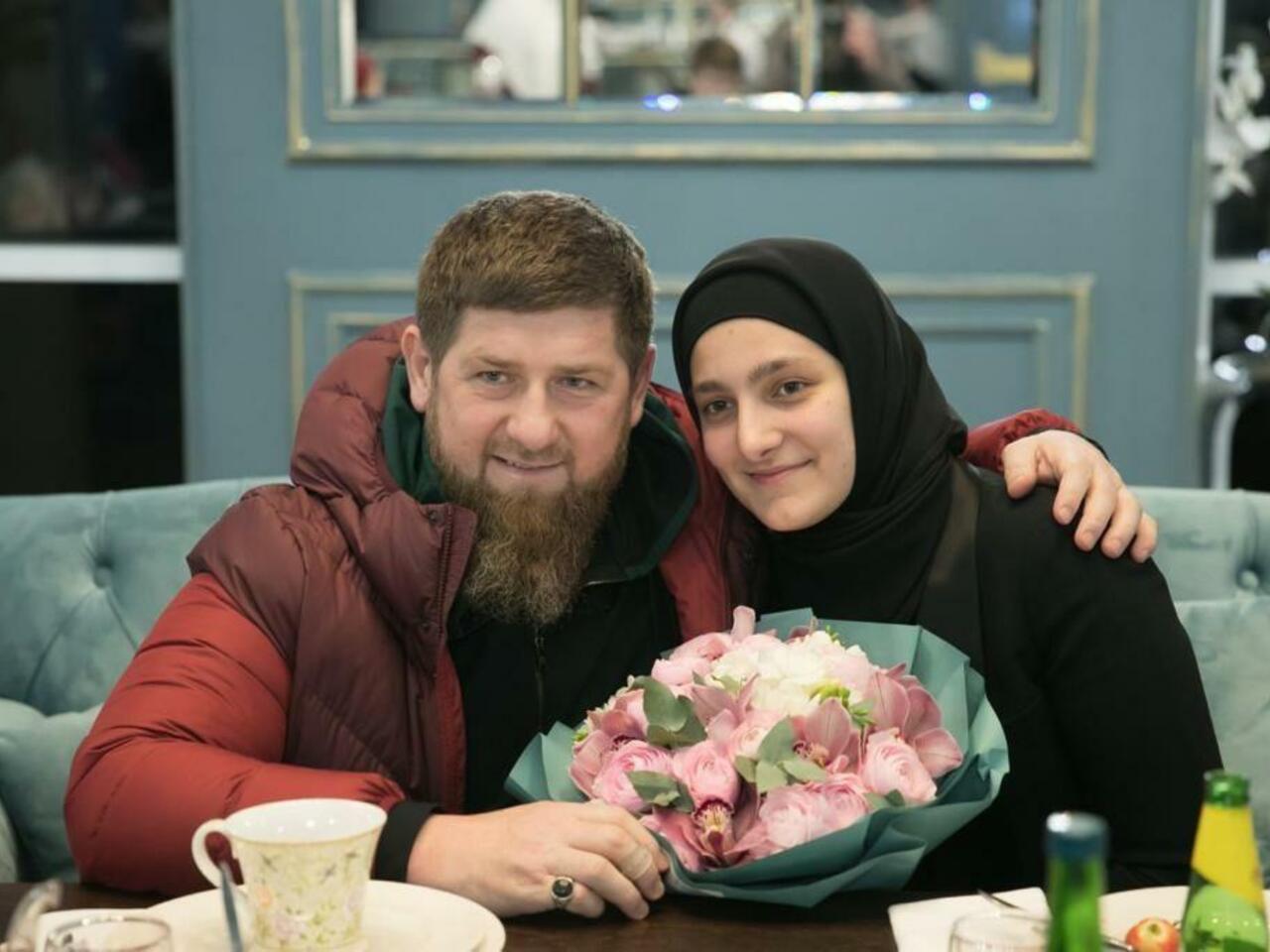 Рамзан кадыров и жена фото