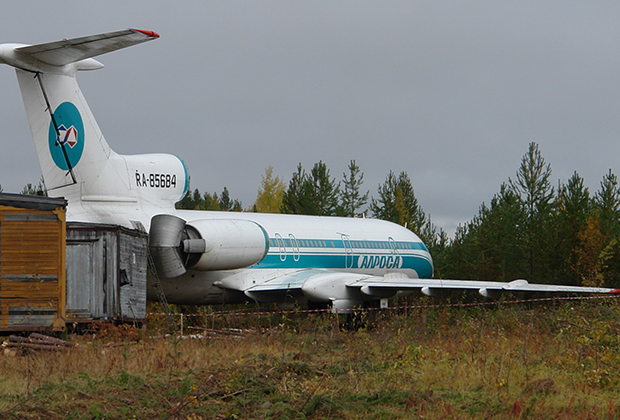 Аварийный самолет Ту-154, совершивший экстренную посадку на аэродроме в Ижме