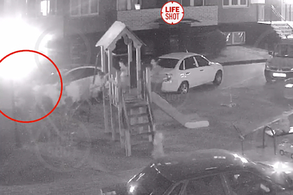 Избиение гулявшего с ребенком россиянина за «косой взгляд» попало на видео
