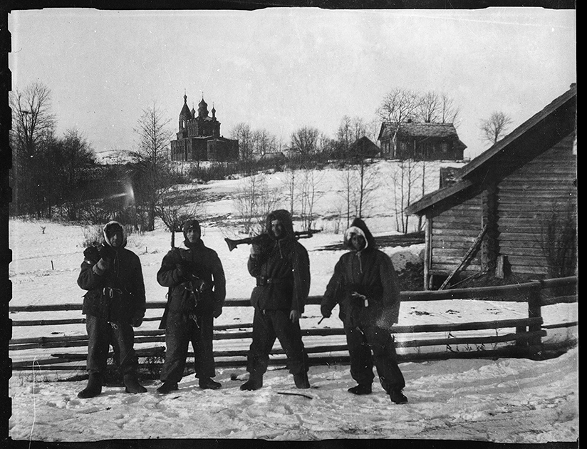 Вооруженные немецкие солдаты на Украине, 1941 год.