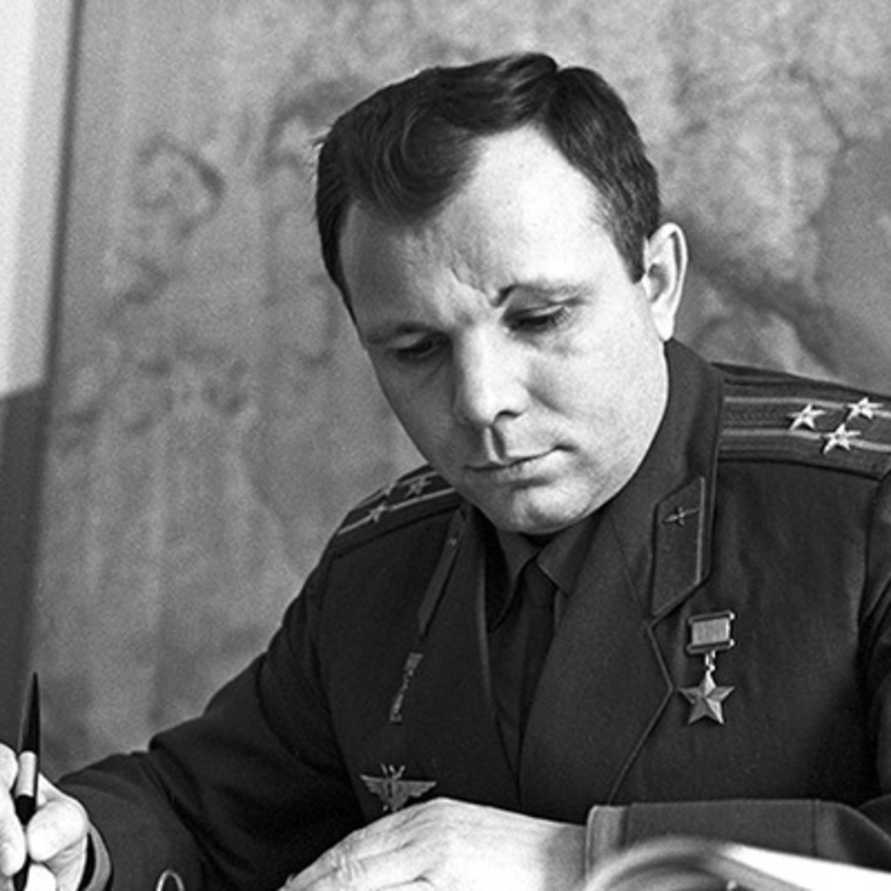 Шрам у гагарина на лбу откуда. Фото Юрия Гагарина. Юрин Гагарин.