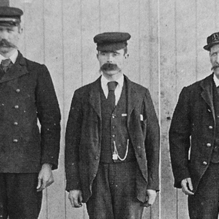 Томас Маршалл, Дональд Макартур и Джеймс Дукат возле маяка на Эйлин-Мор