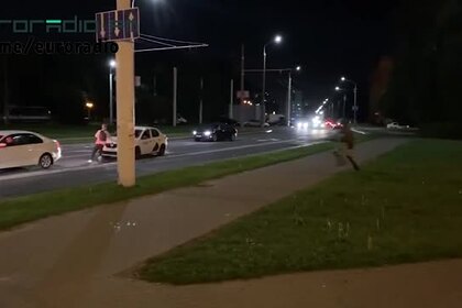 В Минске таксист спас протестующего от силовиков и умчался с ним