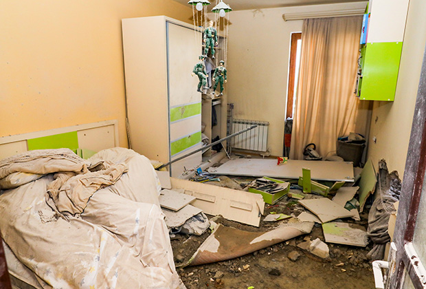 Квартира в Степанакерте (столице Арцаха), пострадавшая от ракетного обстрела со стороны Азербайджана