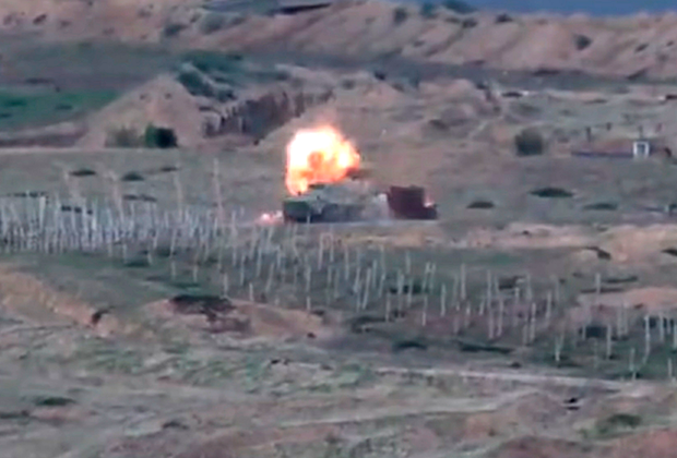 Уничтожение БТР вооруженных сил Азербайджана