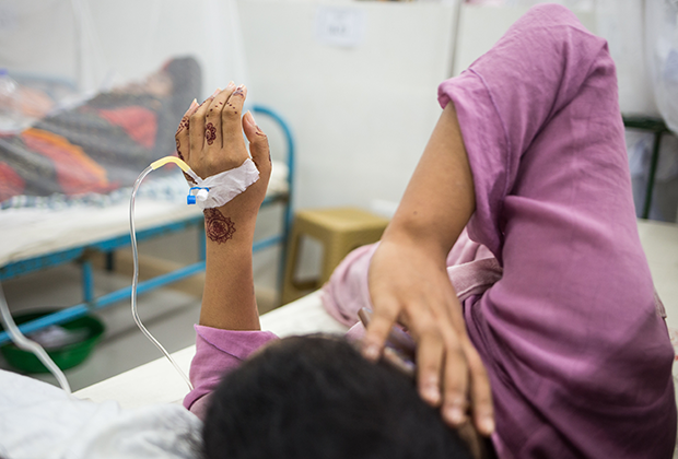 Заболевшие лихорадкой денге в Бангладеш
