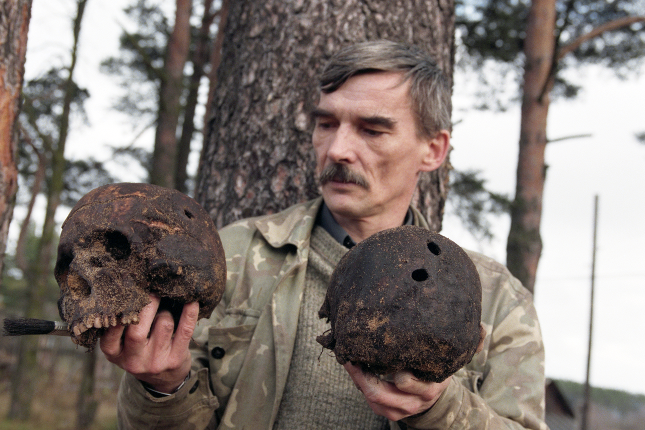 Юрий Дмитриев Сандармох. Дмитриев Сандармох раскопки. Дмитриев в Сандармохе. Юрий Дмитриев раскопки.