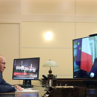 Владимир Путин и Эммануэль Макрон