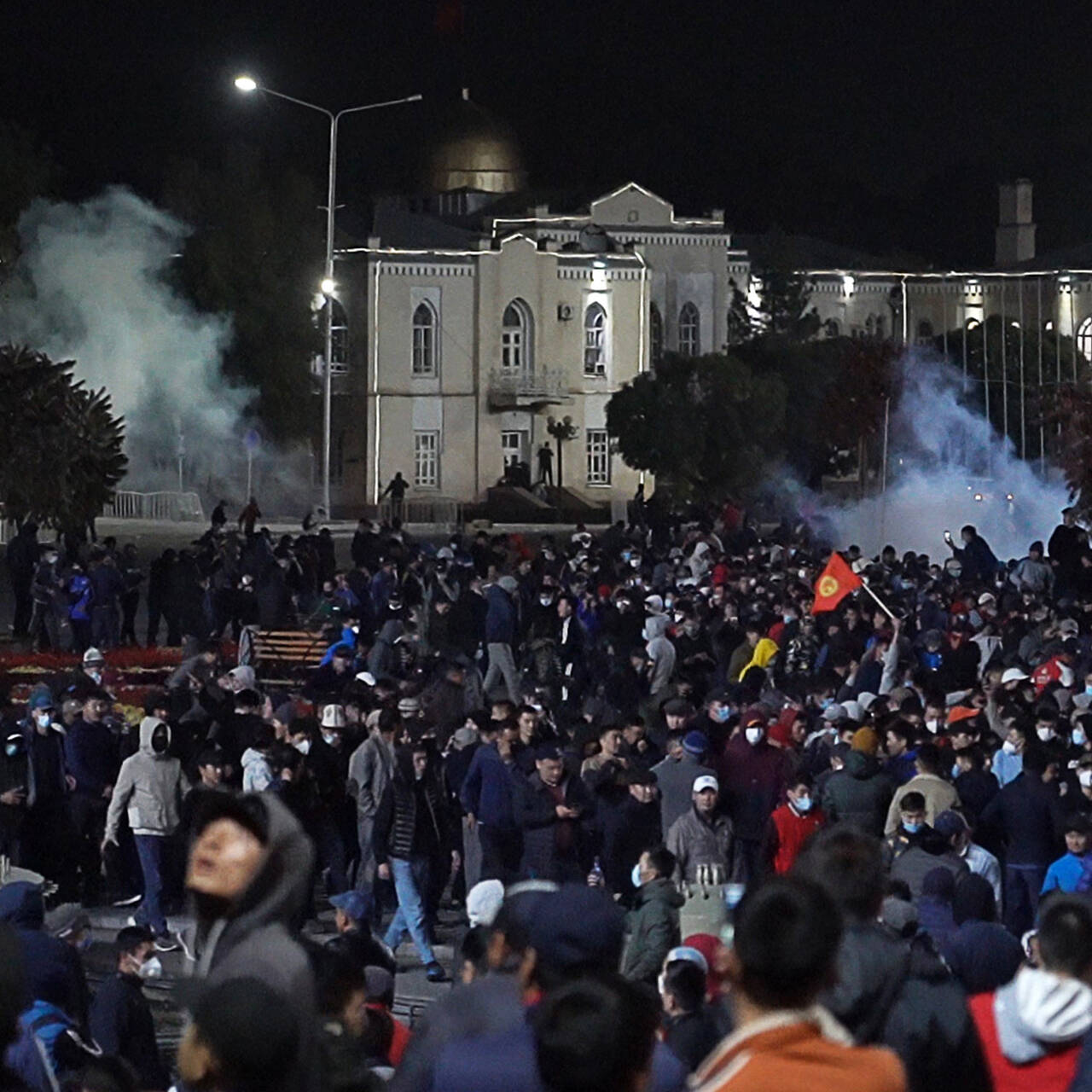 Погромы в бишкеке. Митинг Кыргызстан Бишкек. Революция 2021 Бишкек.