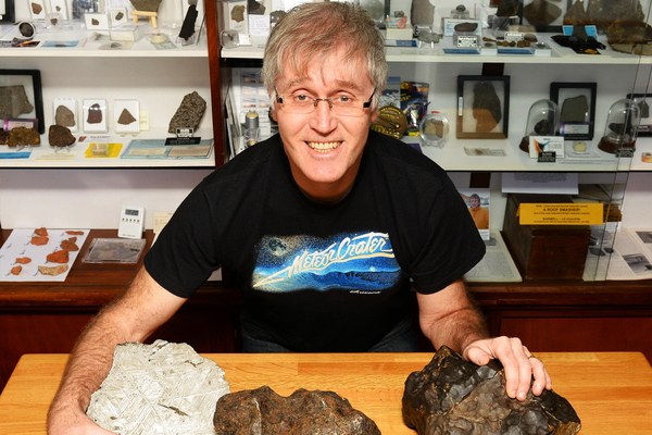 Грэм Энзор, владелец крупнейшей в Великобритании частной коллекции метеоритов
