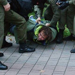 Задержание участника одной из акций протеста в Минске