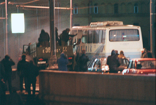 Штурм захваченного террористом автобуса с заложниками 