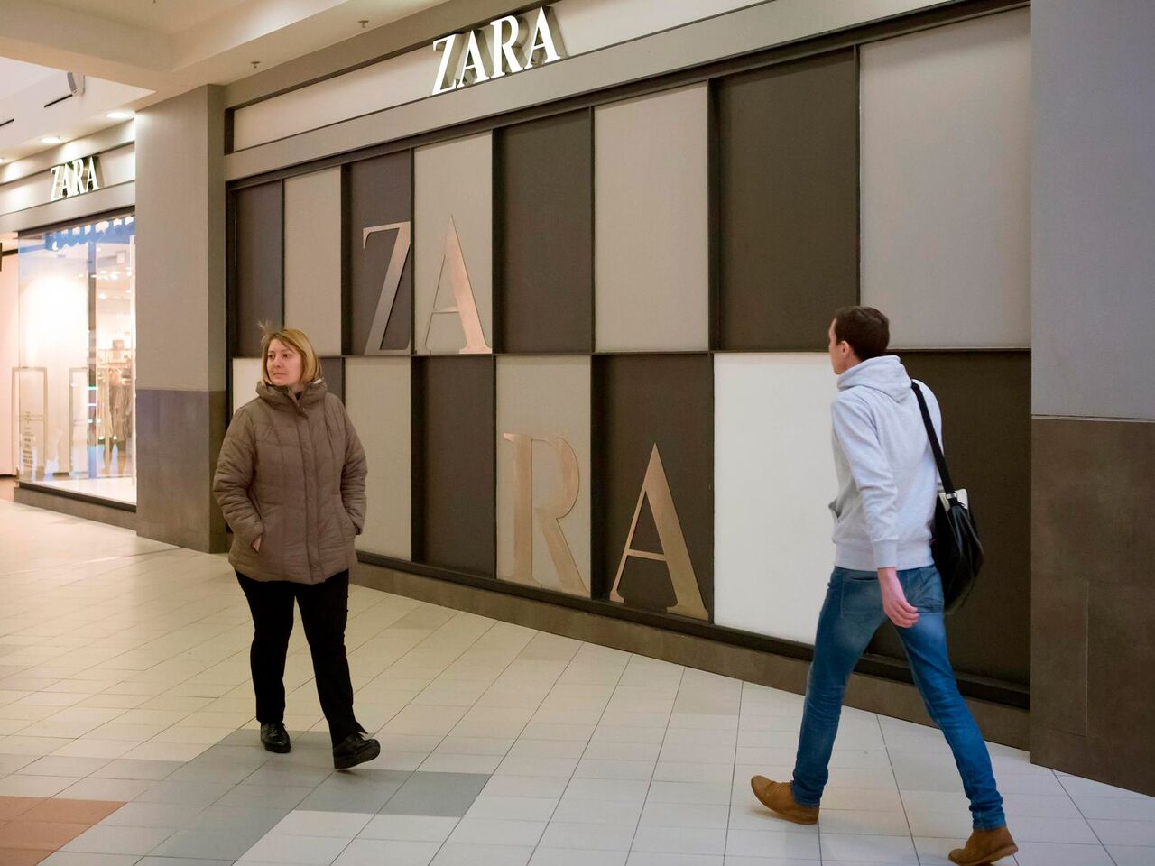 Почему Зара Закрывает Магазины