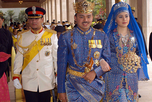 Королевская свадьба наследного принца Брунея Даруссалама Хаджи джал-Мухтади Биллаха и Даянгку Сары Бинти Пенджиран Саллех Аб Рахаман, 2004 год