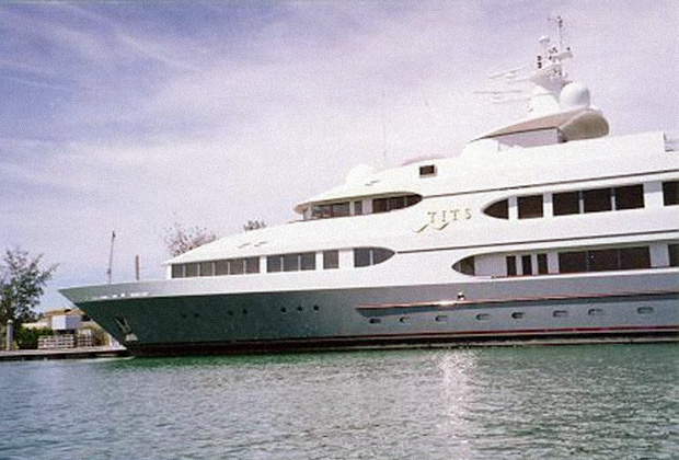 Яхта султана Tits