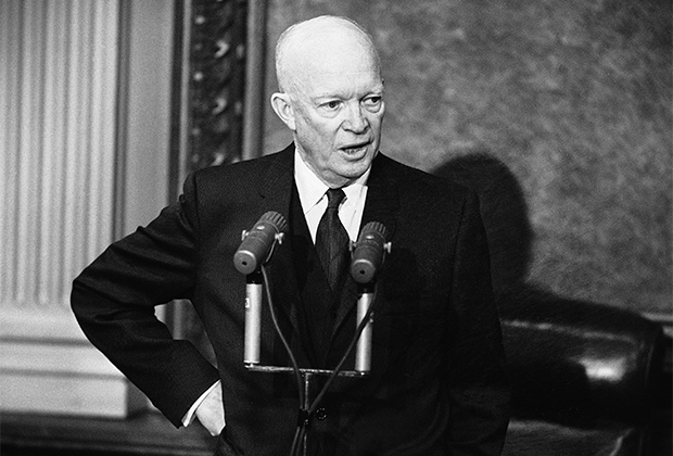 Президент США Дуайт Эйзенхауэр на пресс-конференции в 1960 году