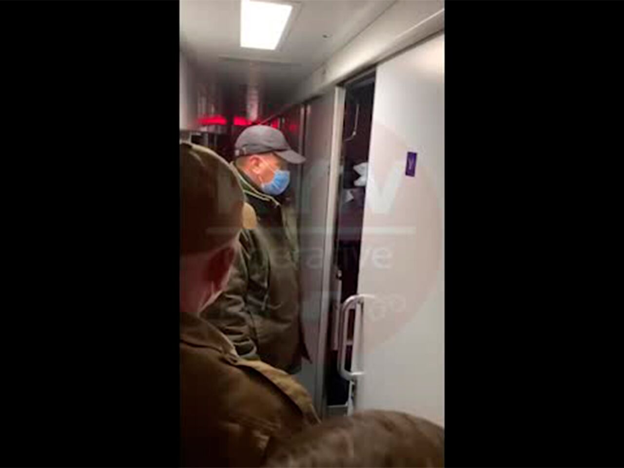Голые украинки устроили дебош в поезде и попали на видео: Происшествия:  Путешествия: Lenta.ru