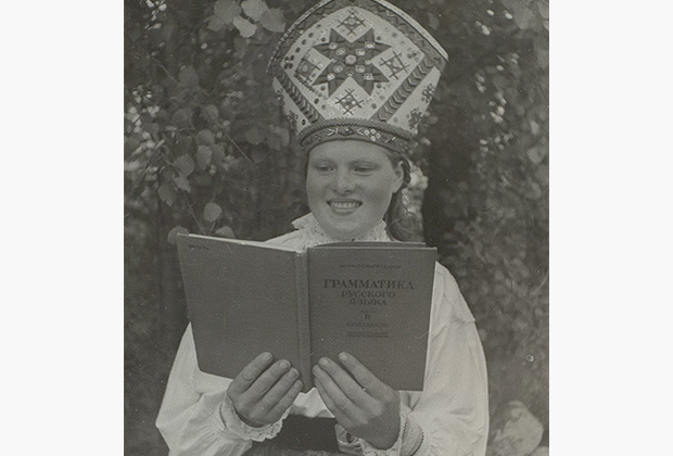 Девушка с острова Муху (Моон). Эстония, 1940 г.