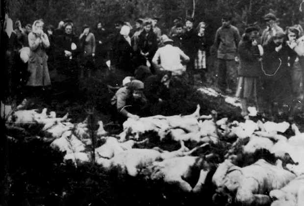 Раскопки могил расстрелянных нацистами жителей Латвии