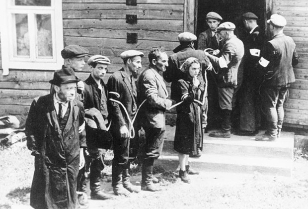 Арест евреев литовскими националистами. 1 июля 1941 г.