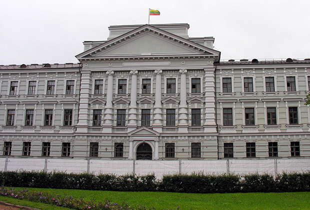 Здание Центра исследования геноцида и резистенции жителей Литвы в Вильнюсе, в котором расположен музей оккупаций и борьбы за свободу 