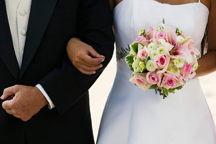 Женщина пришла на чужую свадьбу в подвенечном платье и «разрушила ее»