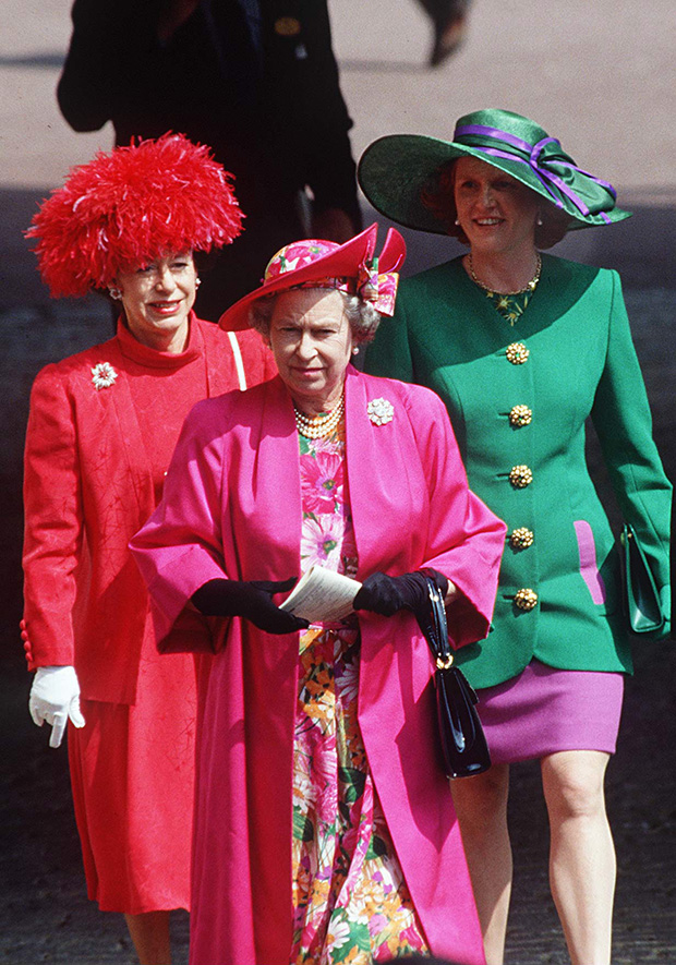Королева с принцессой Маргарет и невесткой, герцогиней Йоркской, в Аскоте