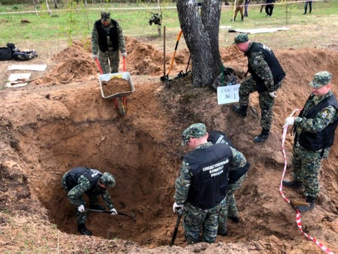 Раскопки в районе деревни жестяная горка