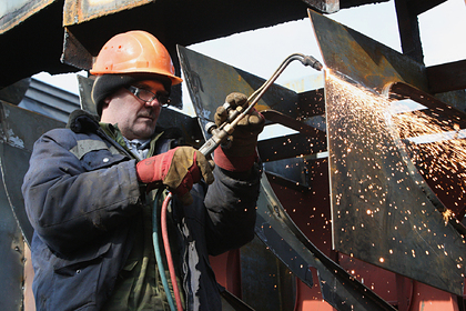 Судоремонтный завод в Приморье повысил зарплаты и эффективность труда