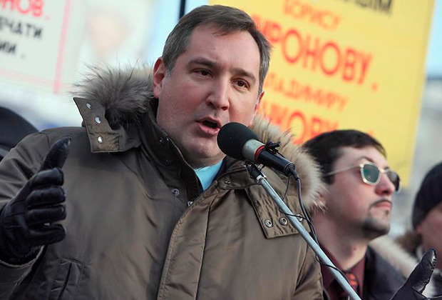 Депутат Госдумы Дмитрий Рогозин и лидер ДПНИ Александр Белов (на фото справа) на «Русском марше»